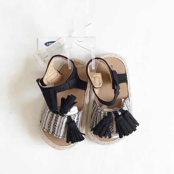 Old navy NWT fringe sandals size 12-18m (US 4) - Picture 1 of 4